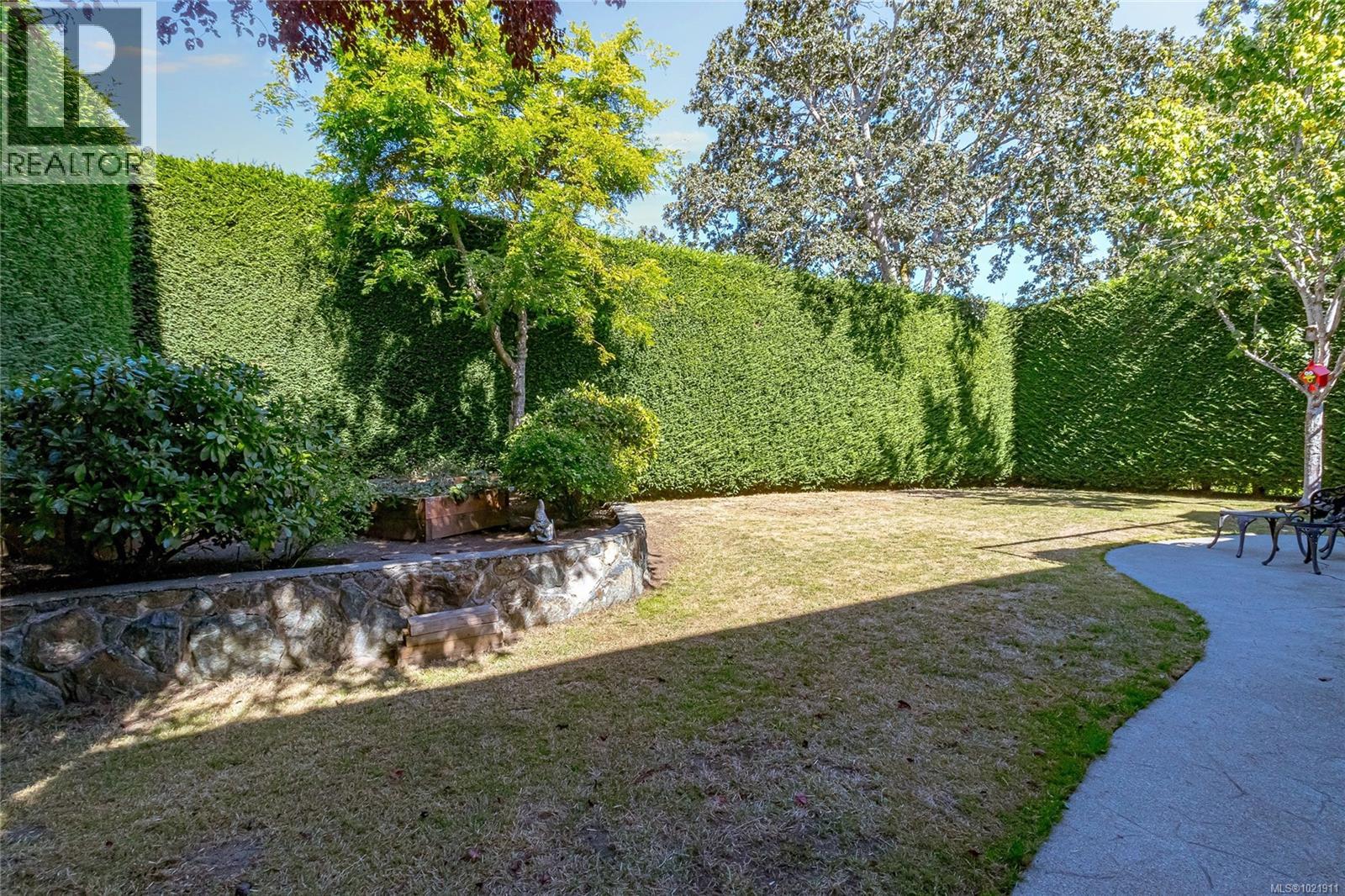  1204 Knockan Place, Saanich