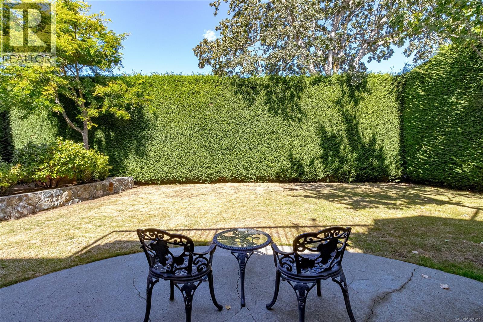  1204 Knockan Place, Saanich