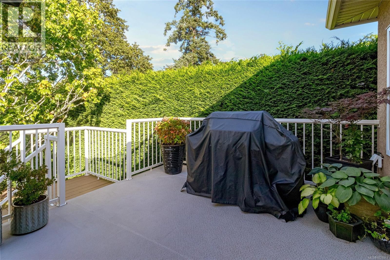  1204 Knockan Place, Saanich