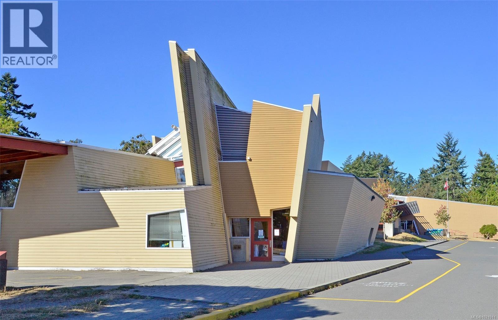  1204 Knockan Place, Saanich