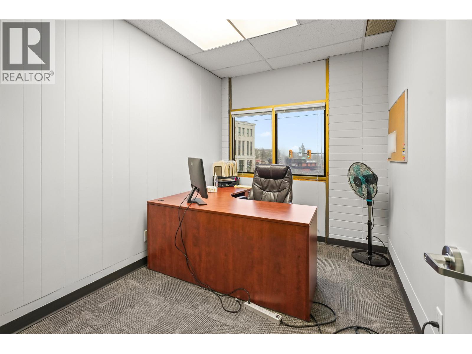 Office in Coquitlam - Image 17