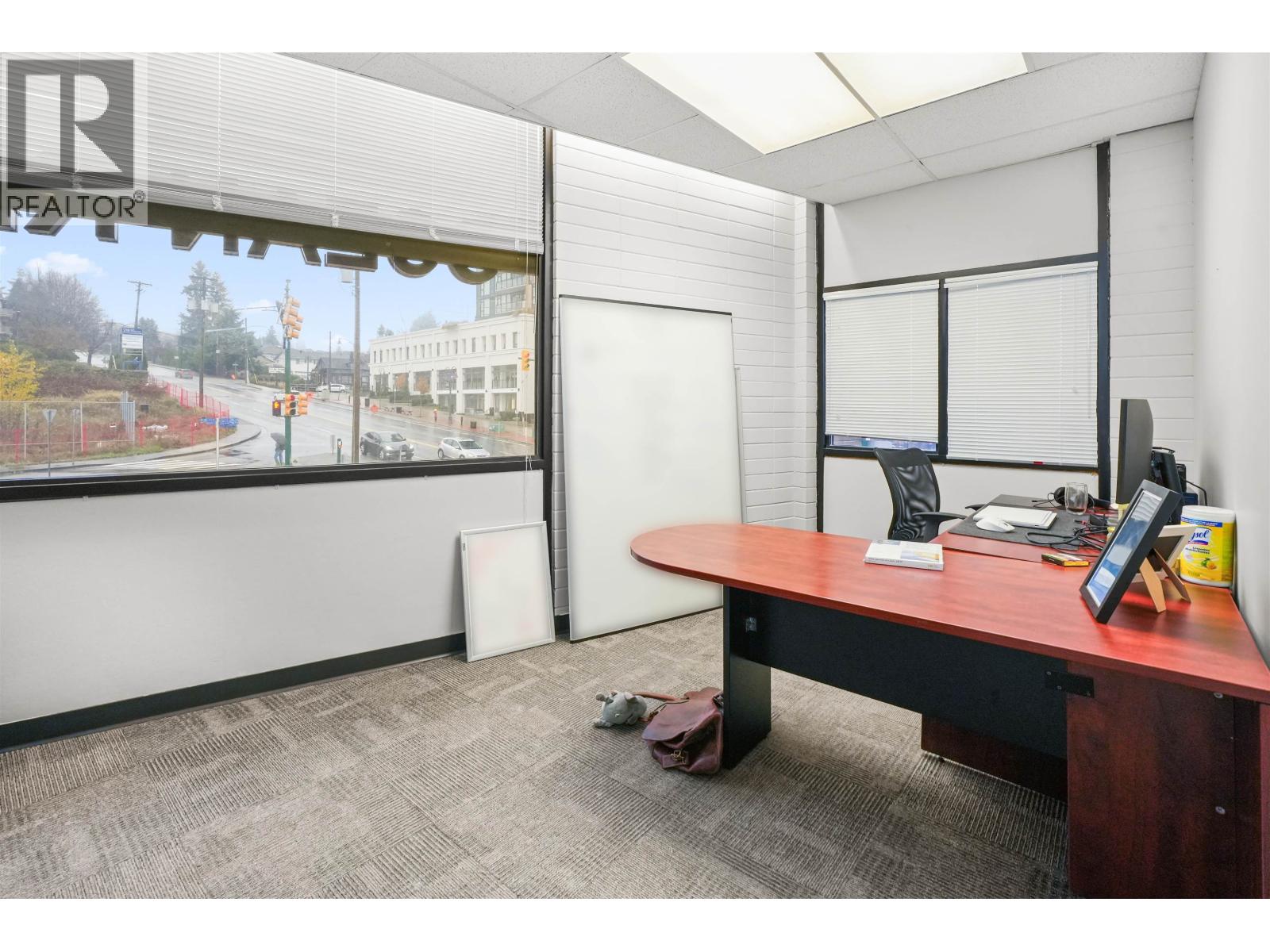 Office in Coquitlam - Image 4