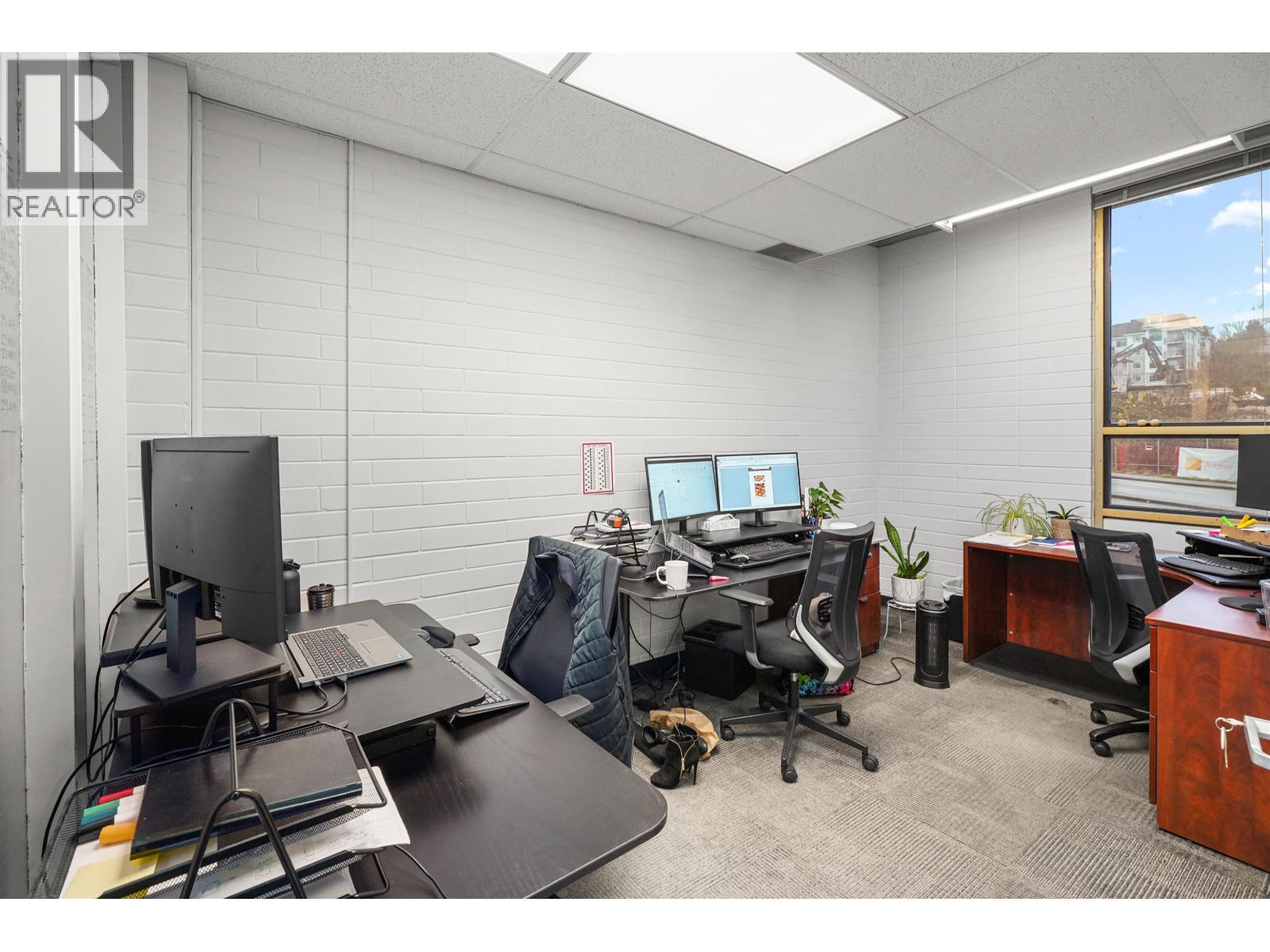 Office in Coquitlam - Image 18