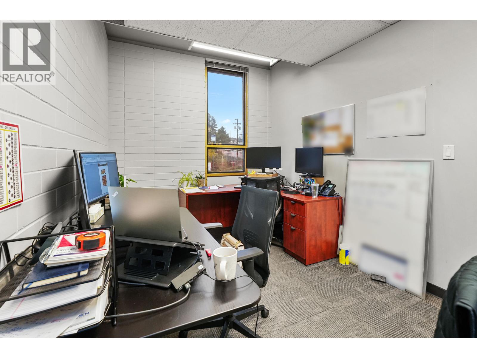 Office in Coquitlam - Image 12