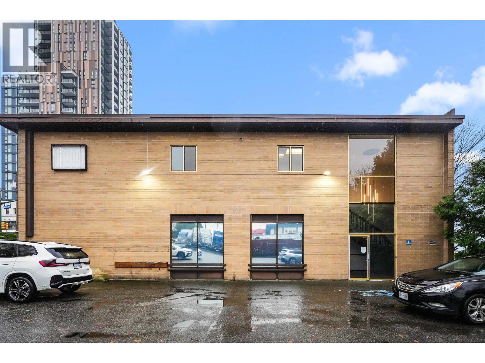Office in Coquitlam - Image 14