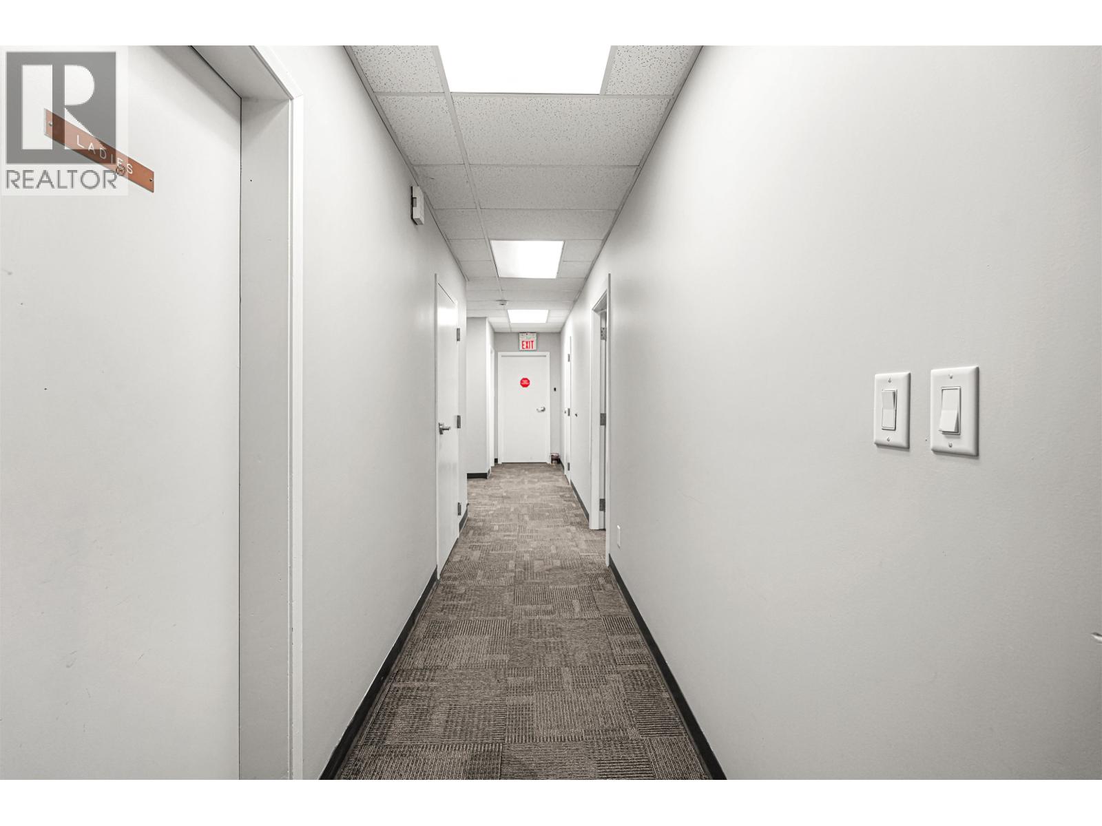 Office in Coquitlam - Image 11