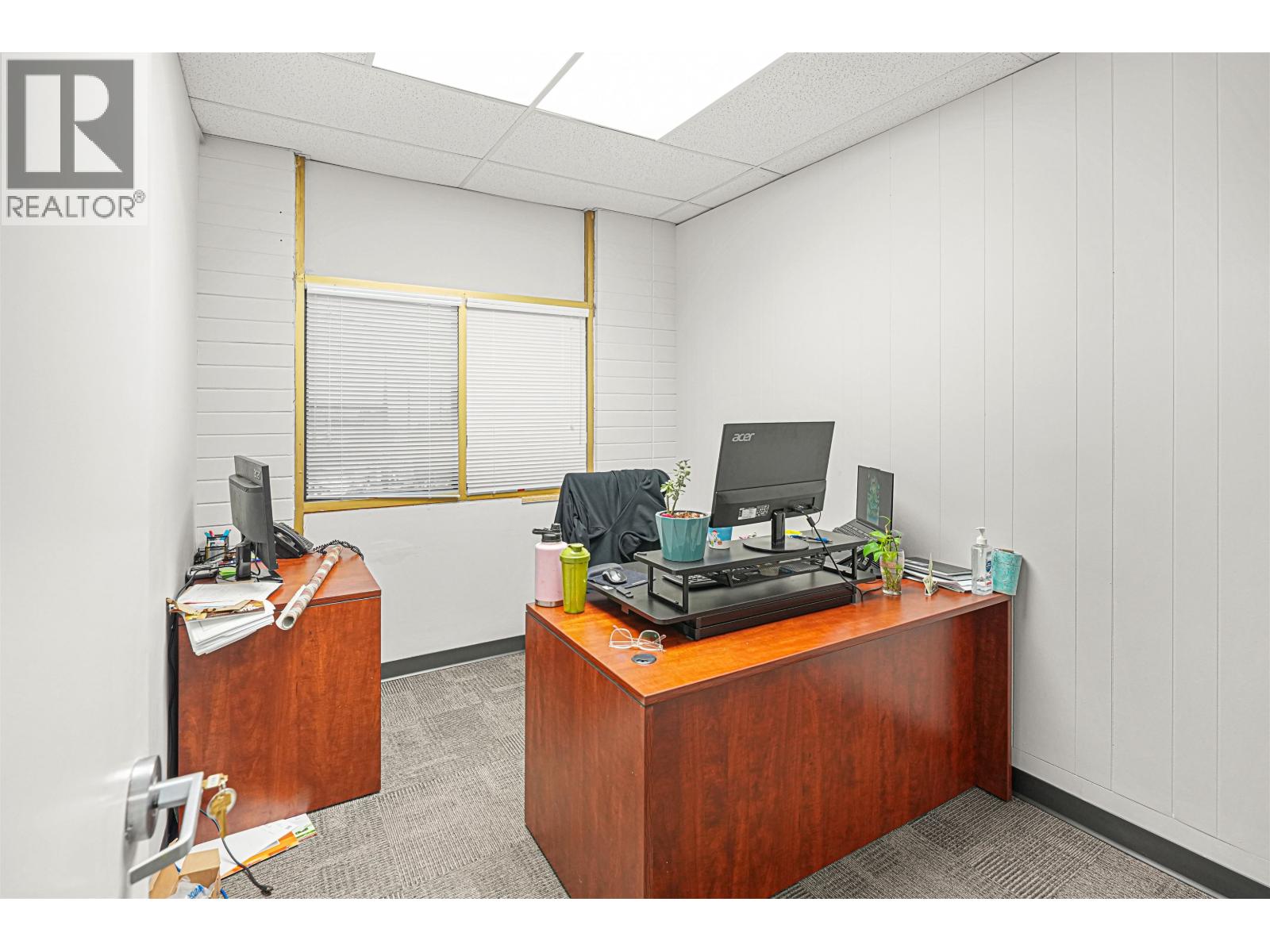 Office in Coquitlam - Image 5