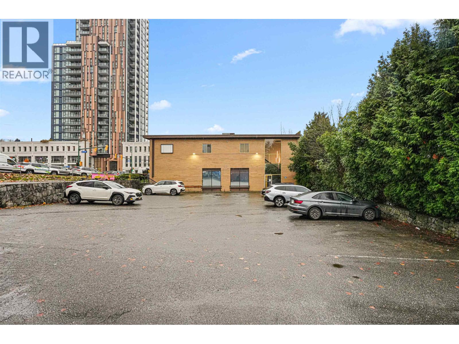 Office in Coquitlam - Image 8