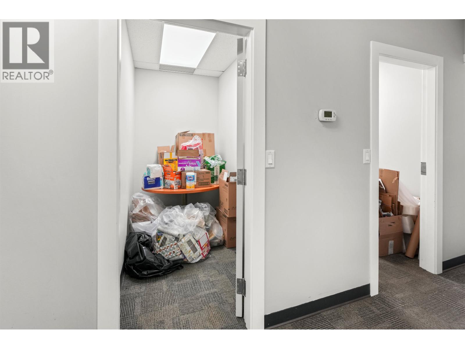 Office in Coquitlam - Image 26
