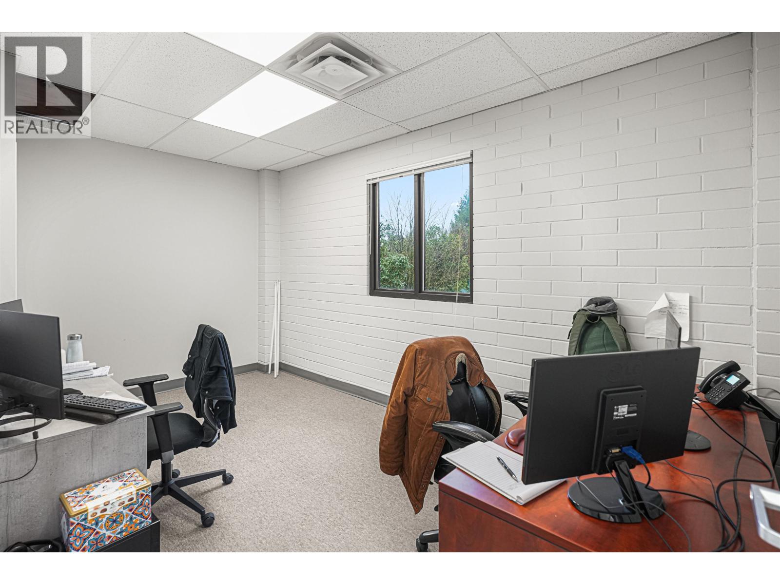 Office in Coquitlam - Image 3