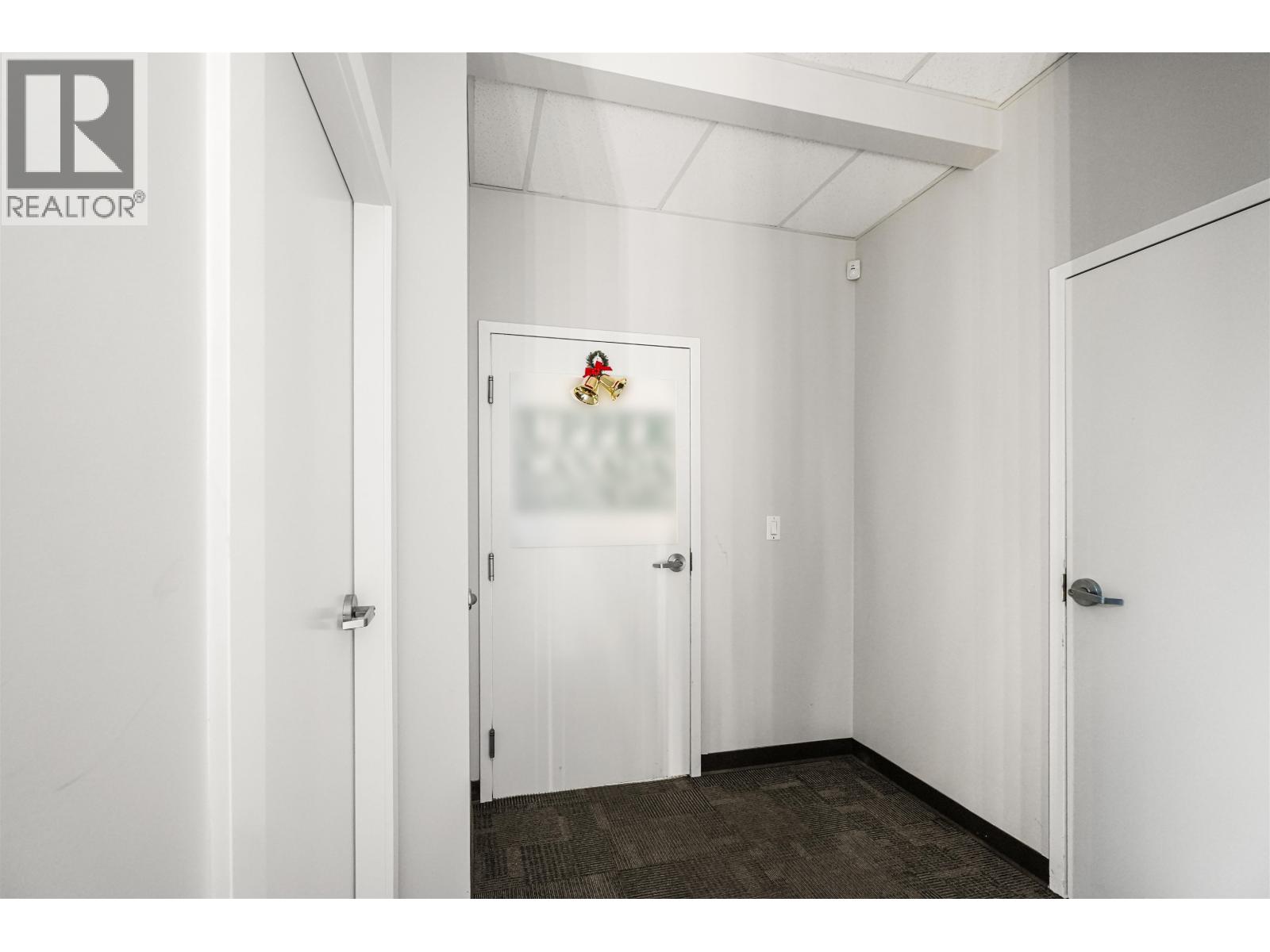Office in Coquitlam - Image 2