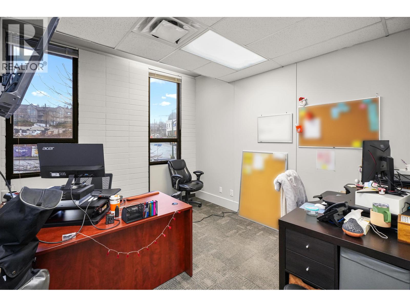 Office in Coquitlam - Image 10