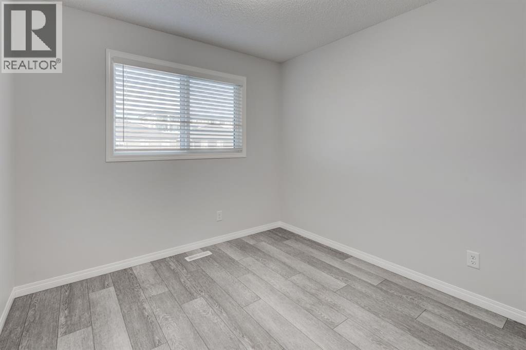 Single Family House for Sale in  Wolf Creek Manor SE Wolf Willow Calgary 