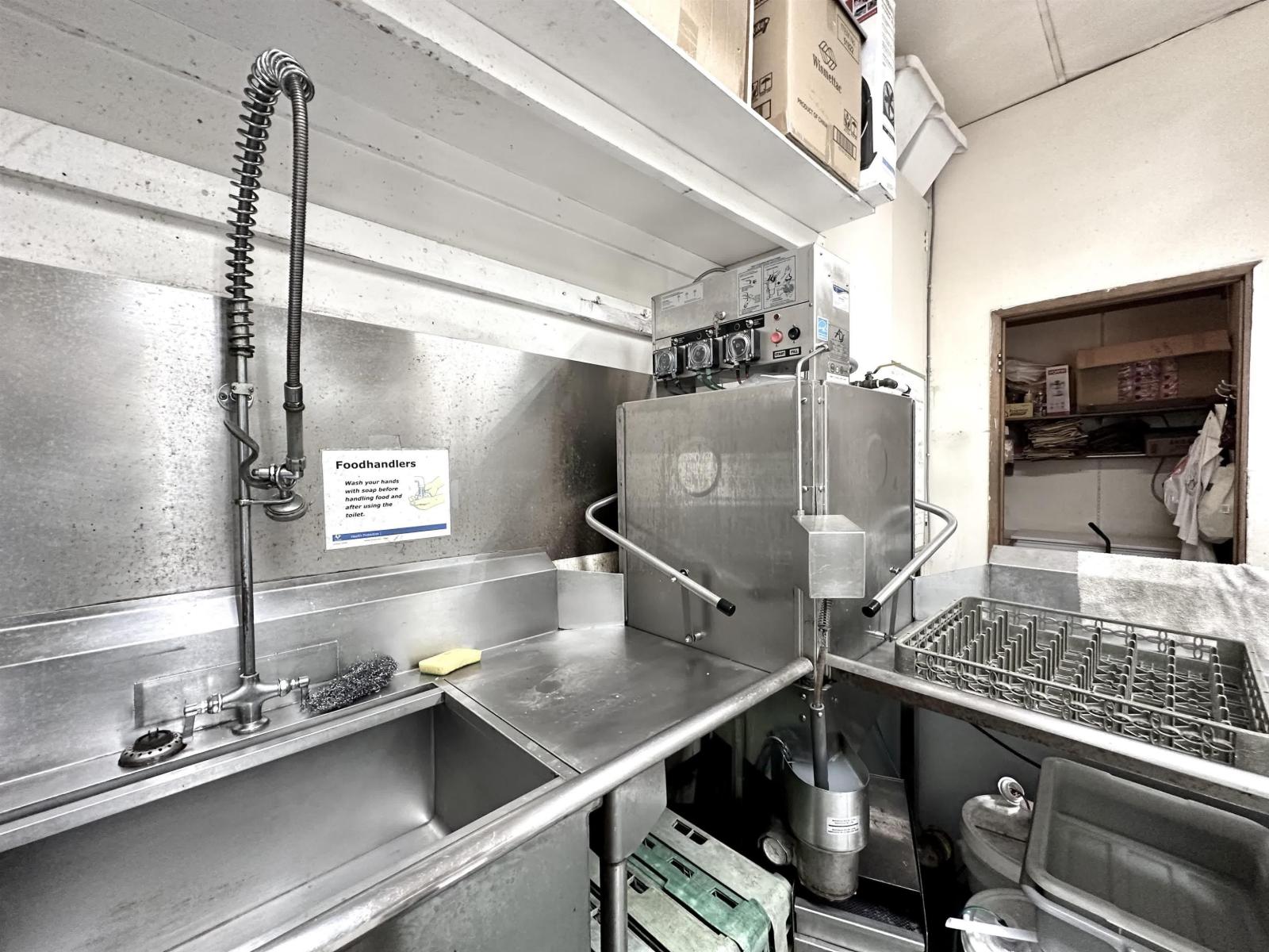 2385 KING GEORGE BOULEVARD, Surrey