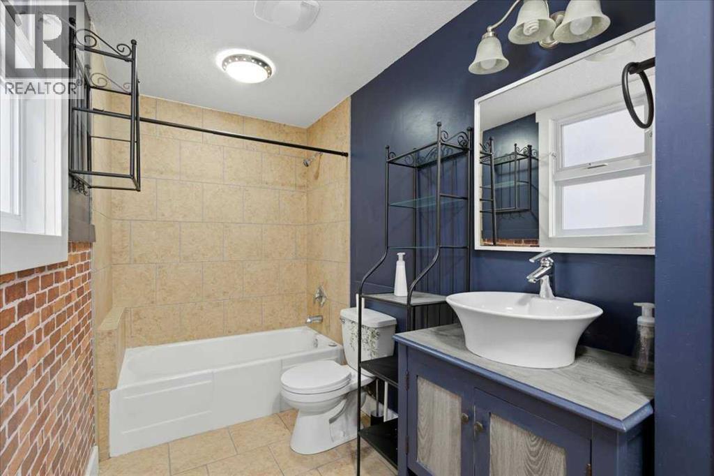 Single Family House for Sale in   Avenue SW Sunalta Calgary 