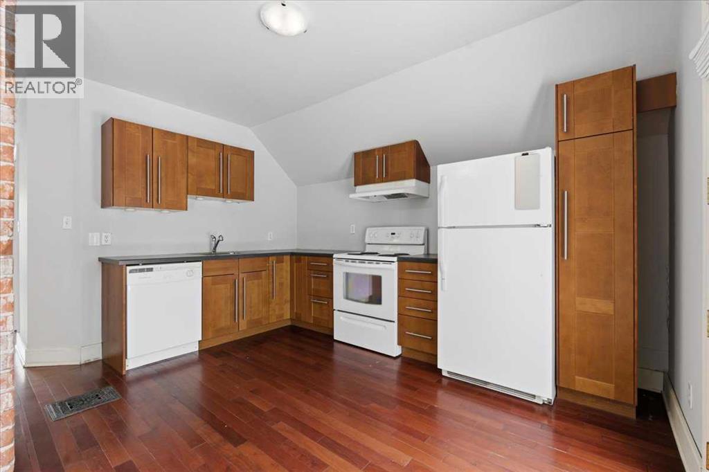 Single Family House for Sale in   Avenue SW Sunalta Calgary 