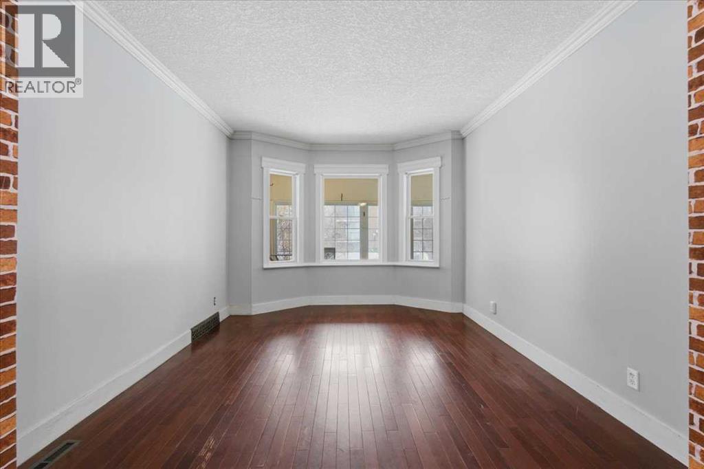 Single Family House for Sale in   Avenue SW Sunalta Calgary 