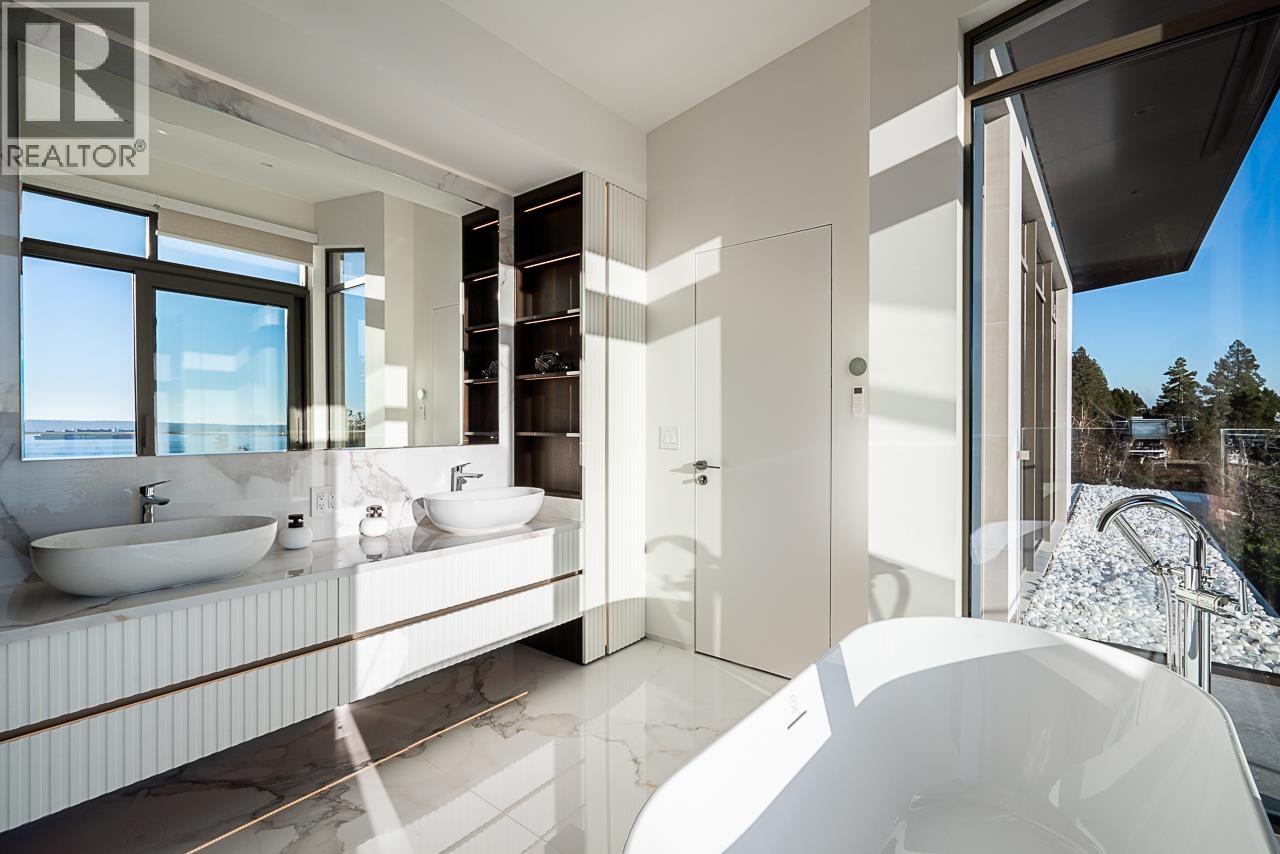 1405 28TH STREET, West Vancouver