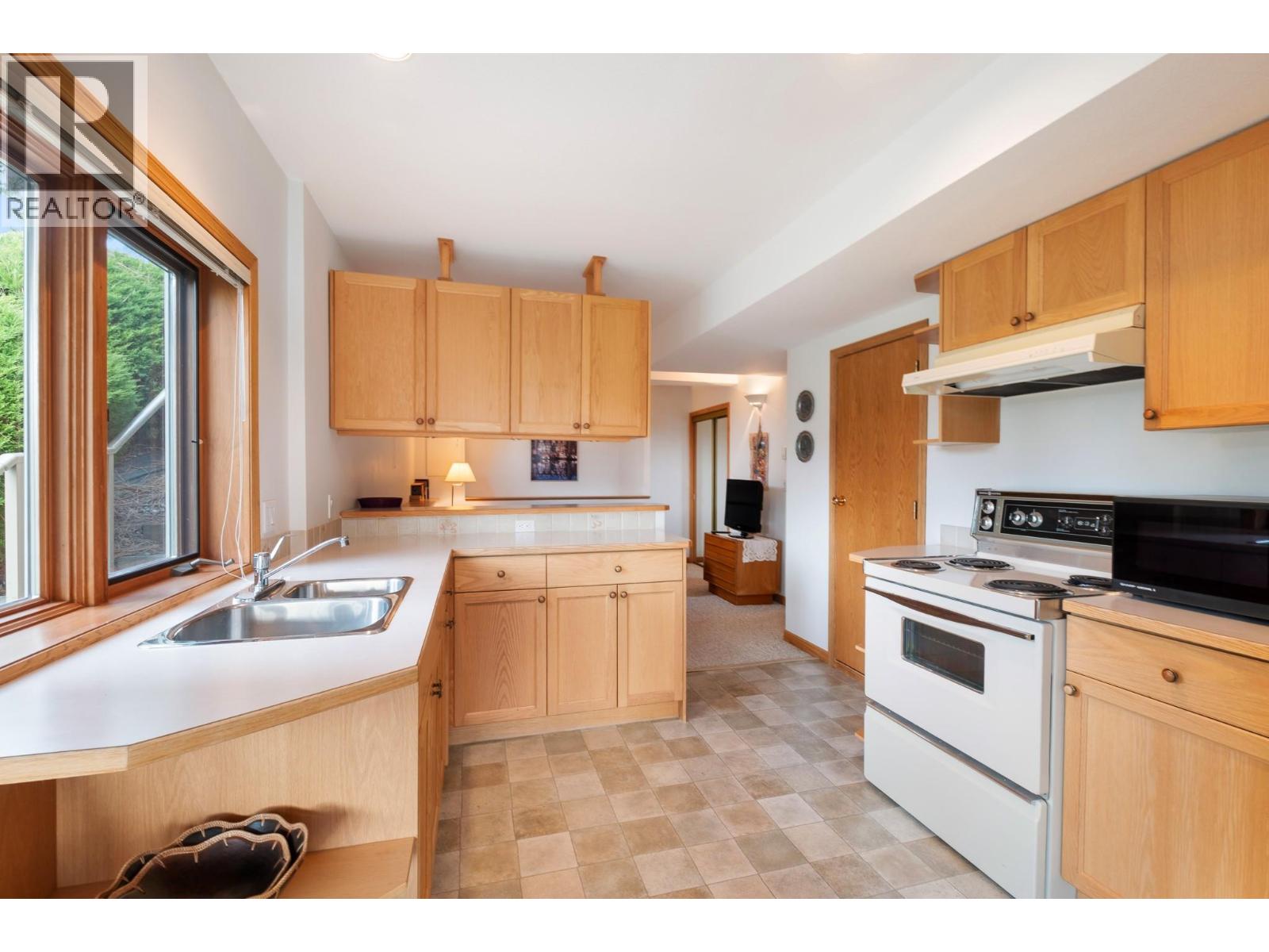  707 Brookfield Court, West Kelowna