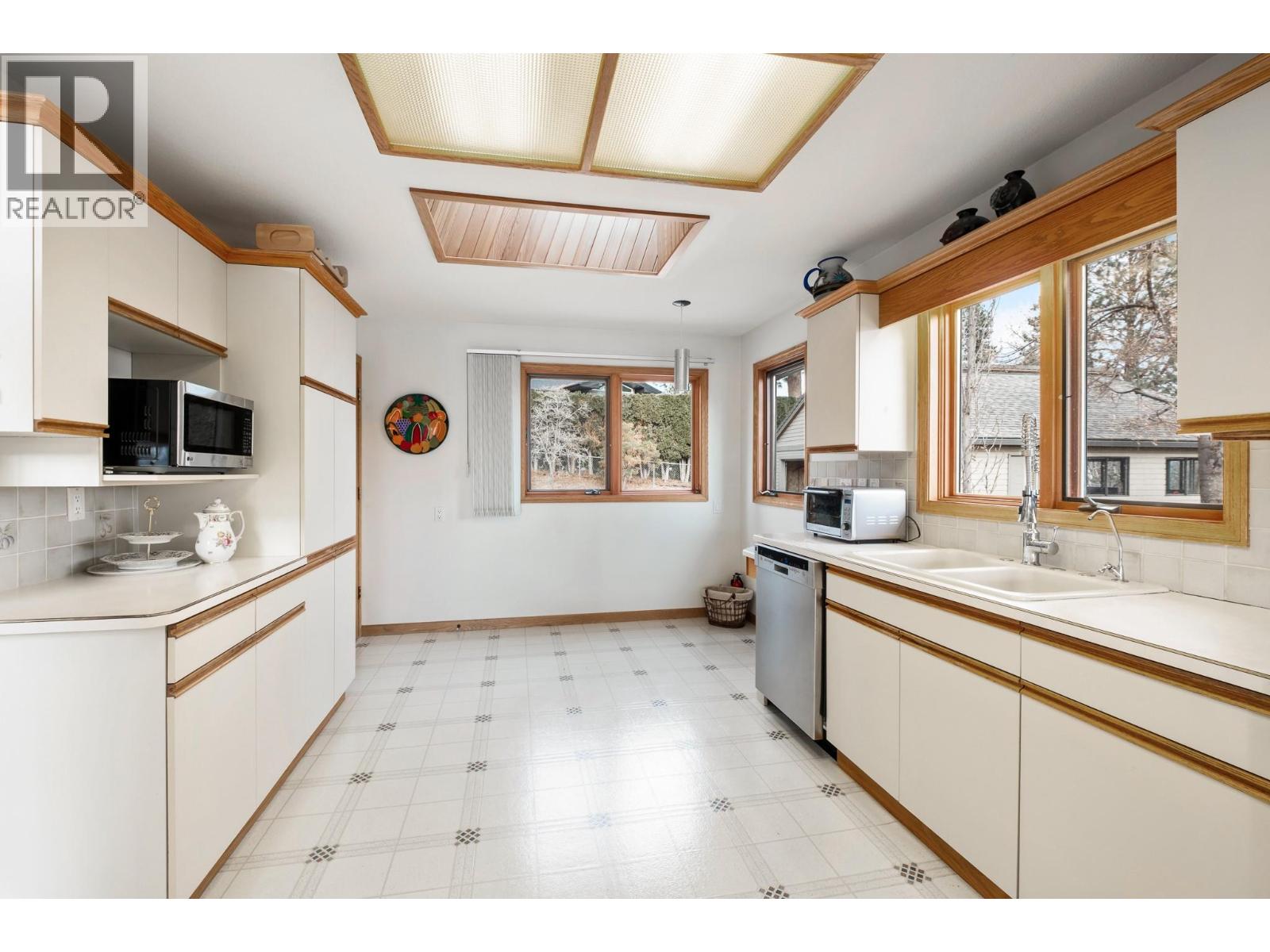  707 Brookfield Court, West Kelowna