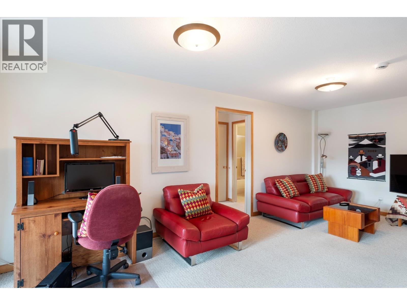  707 Brookfield Court, West Kelowna