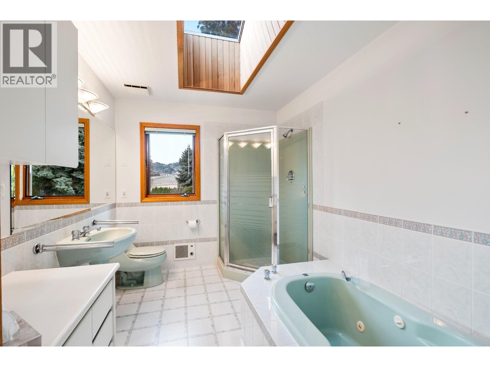  707 Brookfield Court, West Kelowna