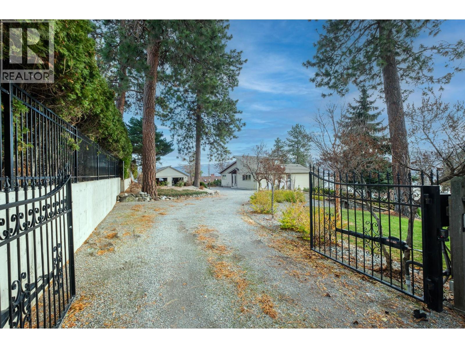  707 Brookfield Court, West Kelowna