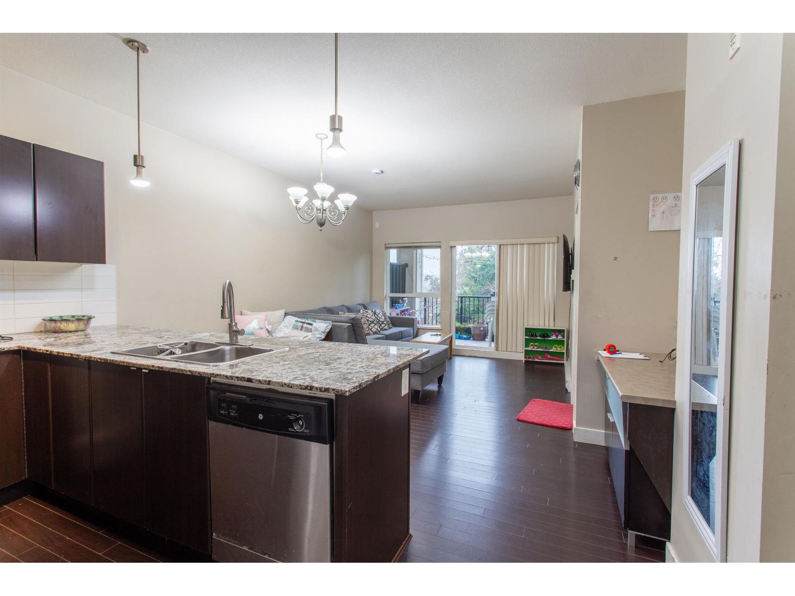 409 9655 KING GEORGE BOULEVARD - Photo 3 of 16, Surrey, British Columbia