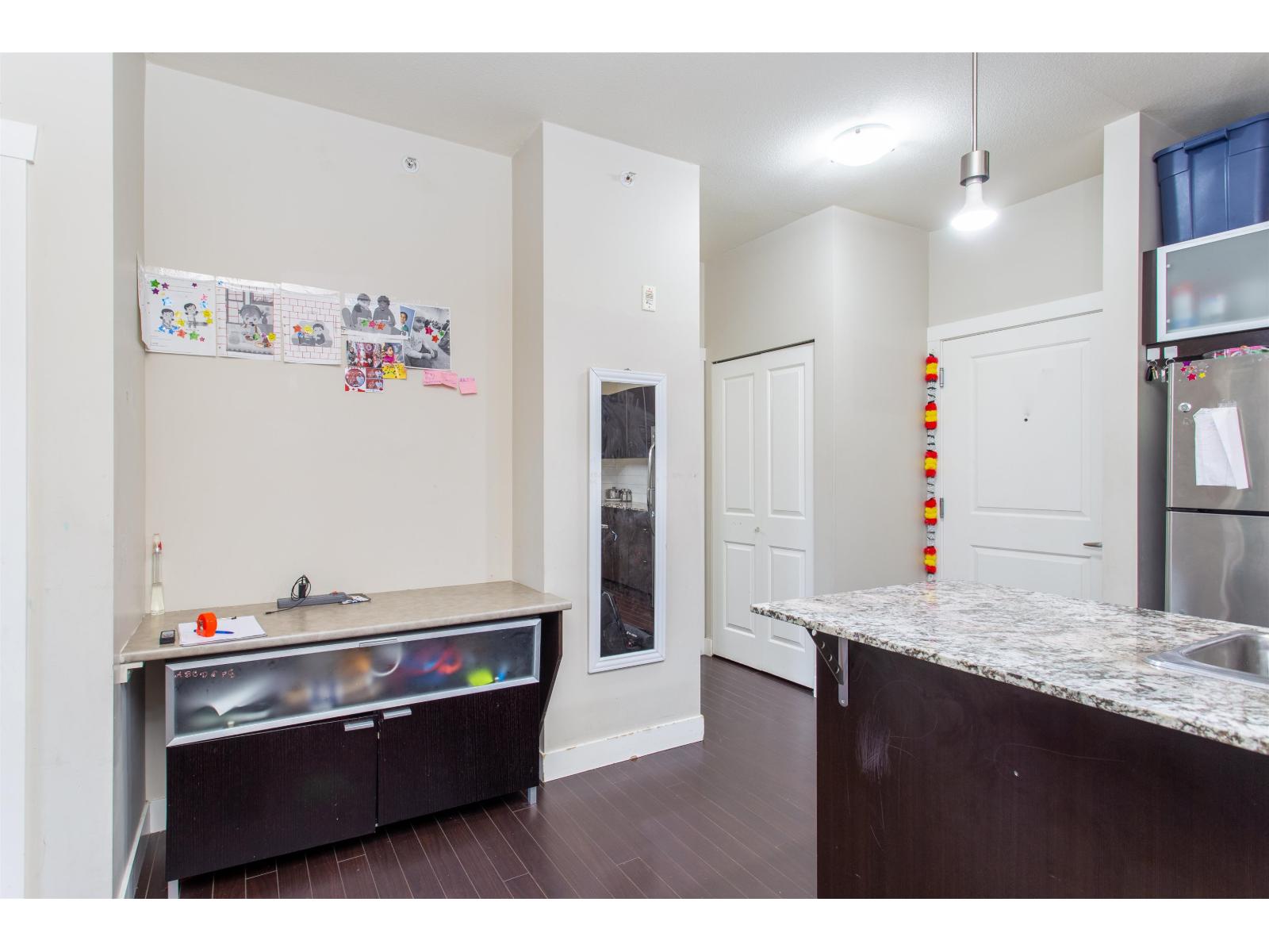 409 9655 KING GEORGE BOULEVARD - Photo 4 of 16, Surrey, British Columbia