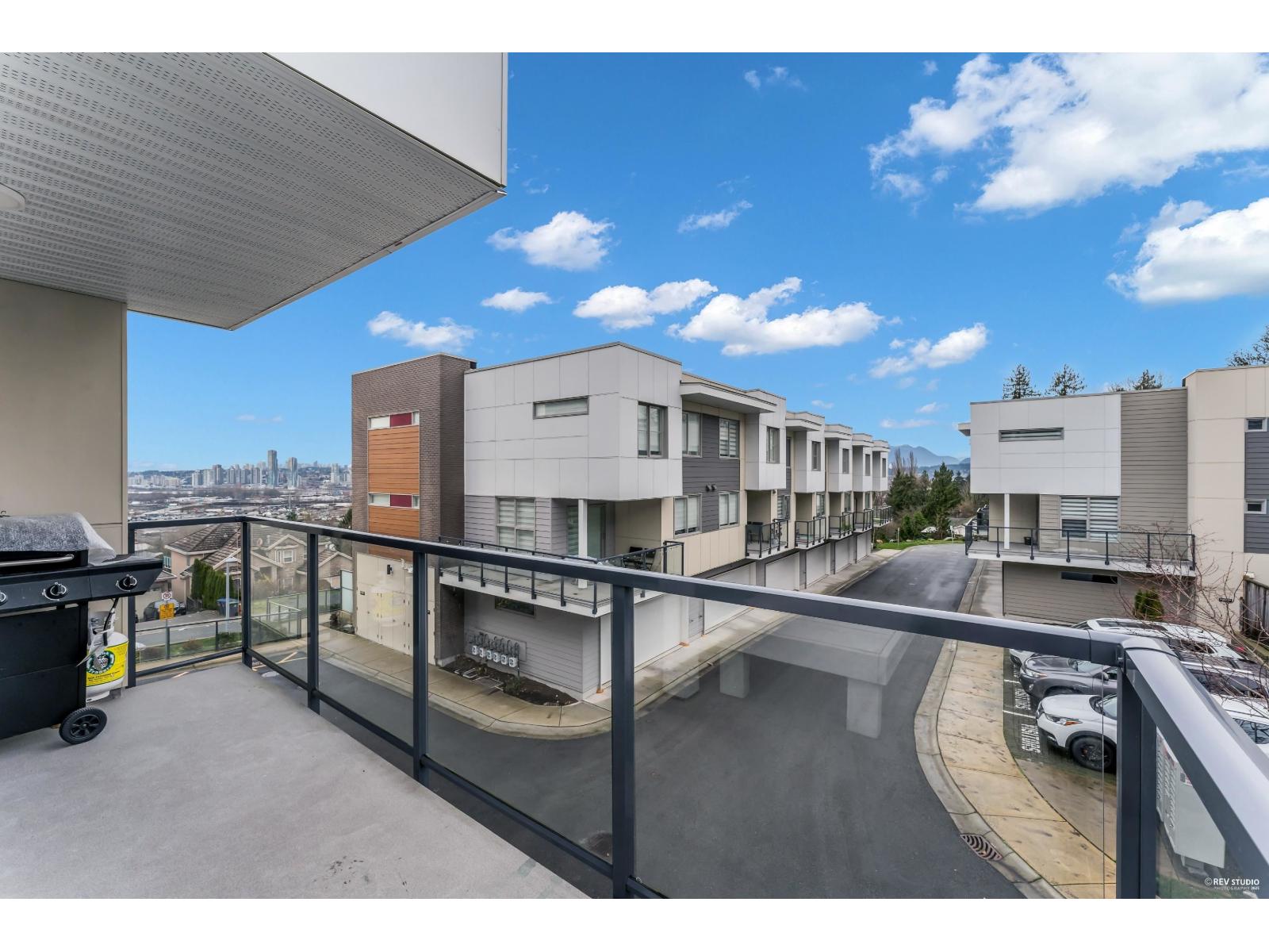 1 12585 104A AVENUE, Surrey