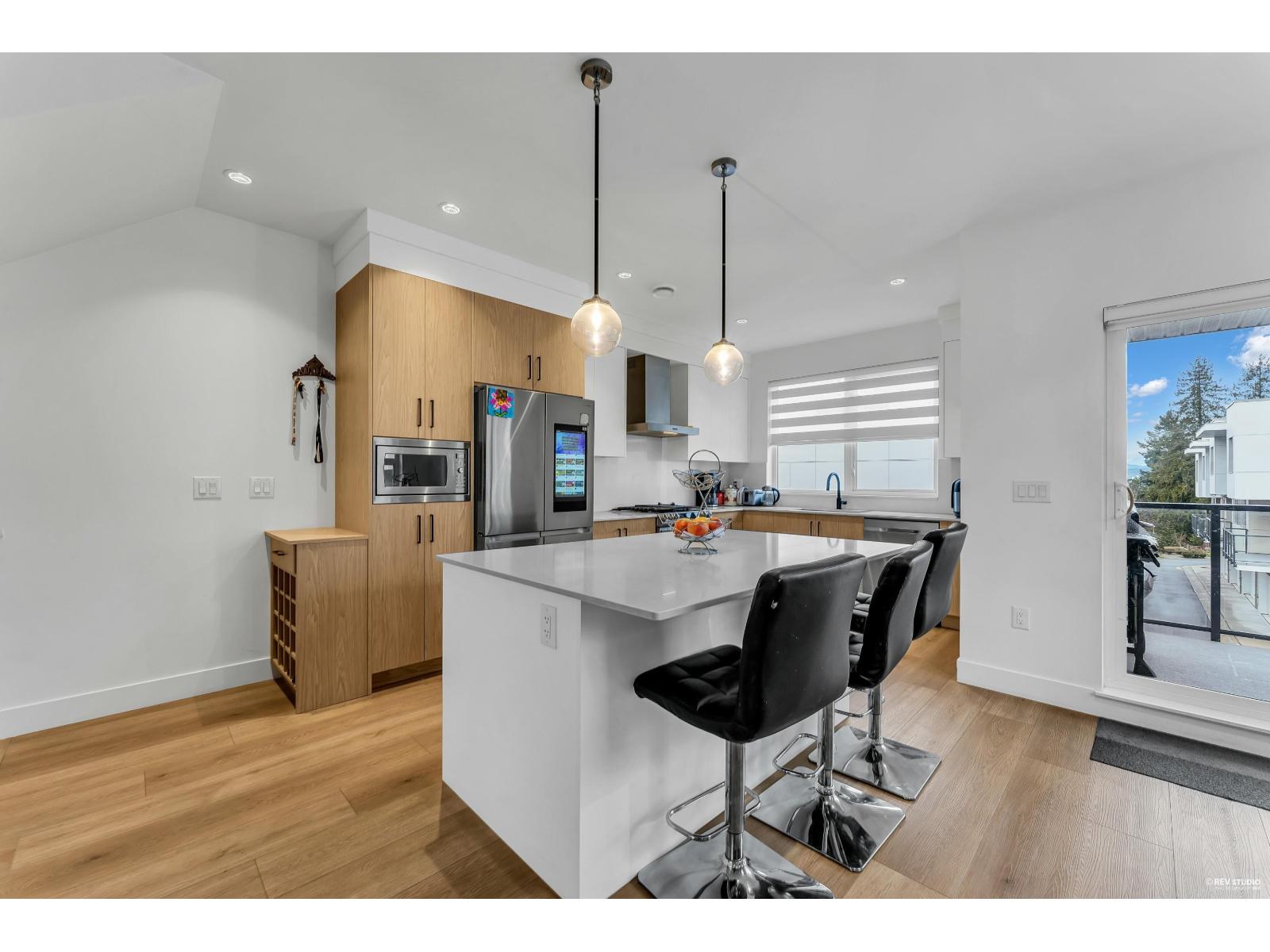 1 12585 104A AVENUE, Surrey