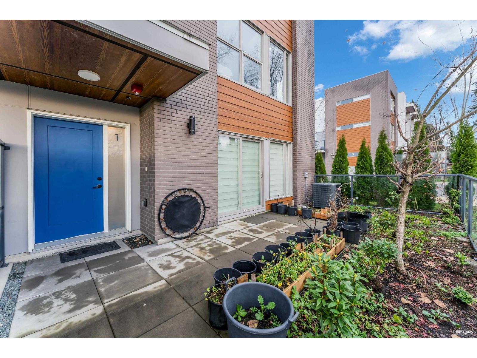 1 12585 104A AVENUE, Surrey