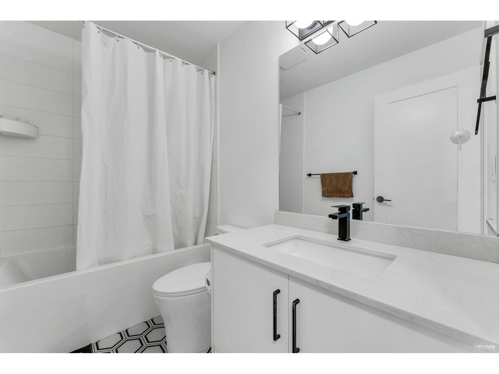 1 12585 104A AVENUE, Surrey