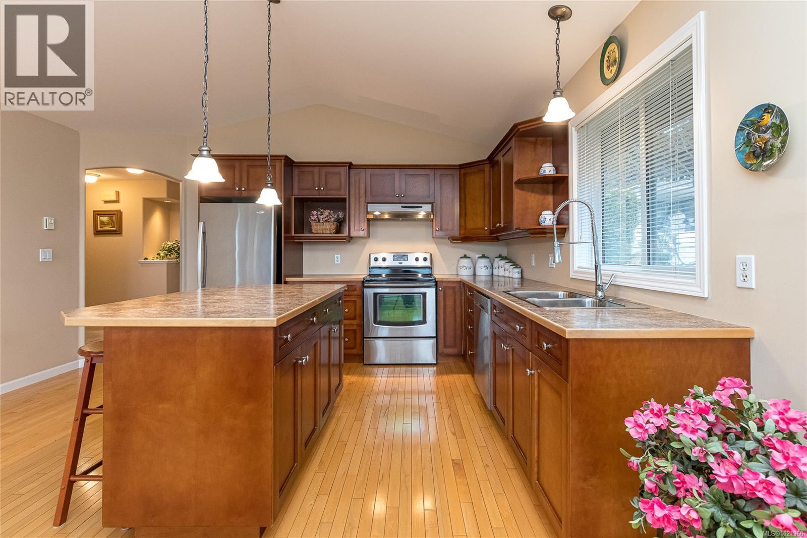 3546 Sun Estate, Langford