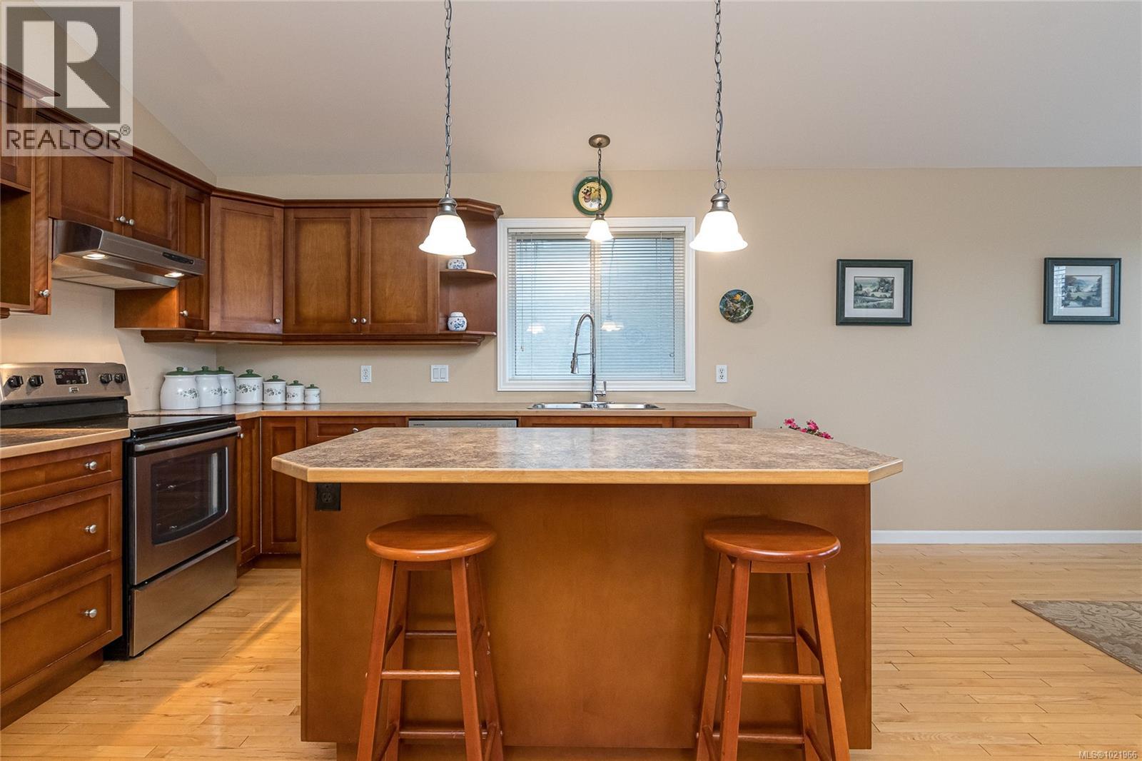 3546 Sun Estate, Langford