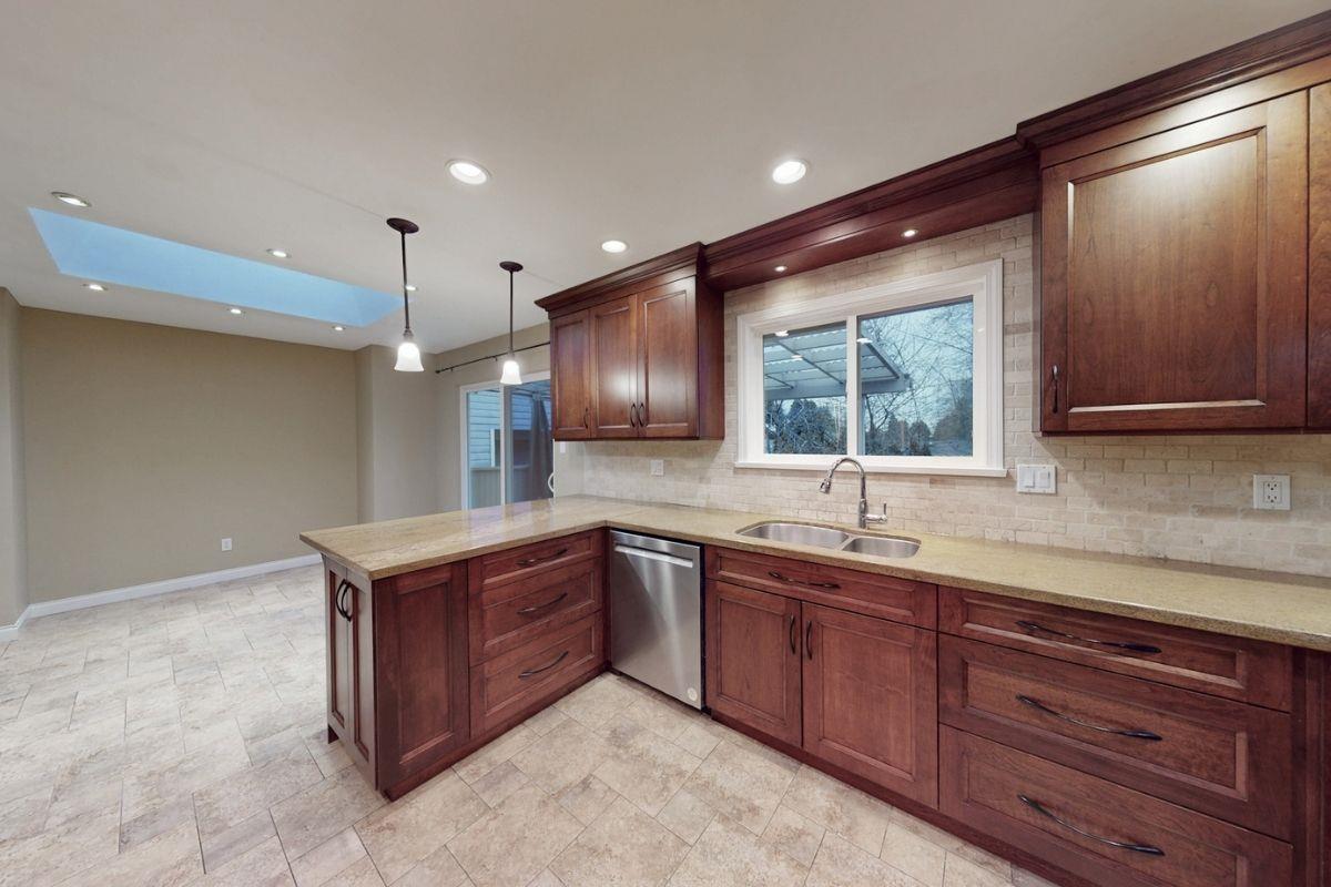 1550 KENT STREET, White Rock