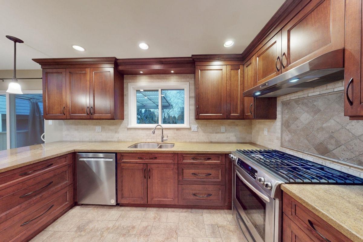 1550 KENT STREET, White Rock