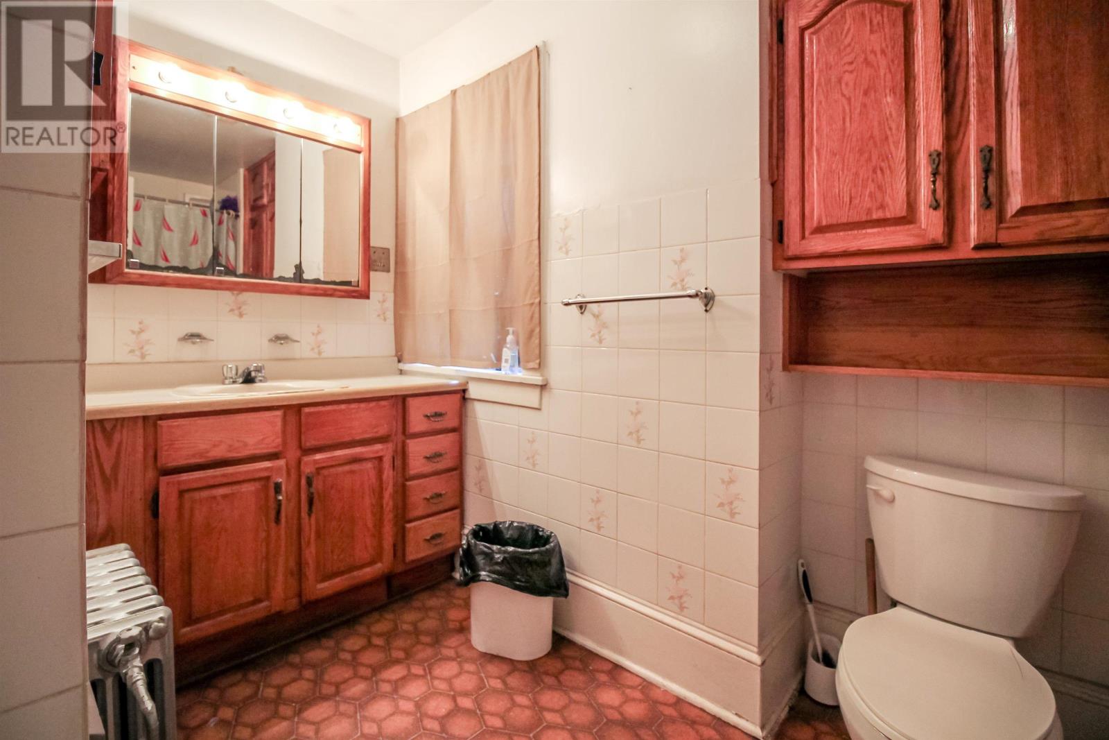 Property 4 of 36 of 5283 South Street