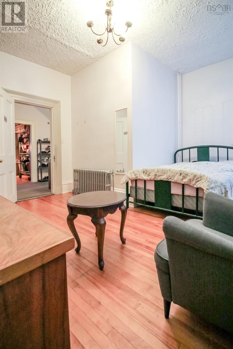 Property 9 of 36 of 5283 South Street