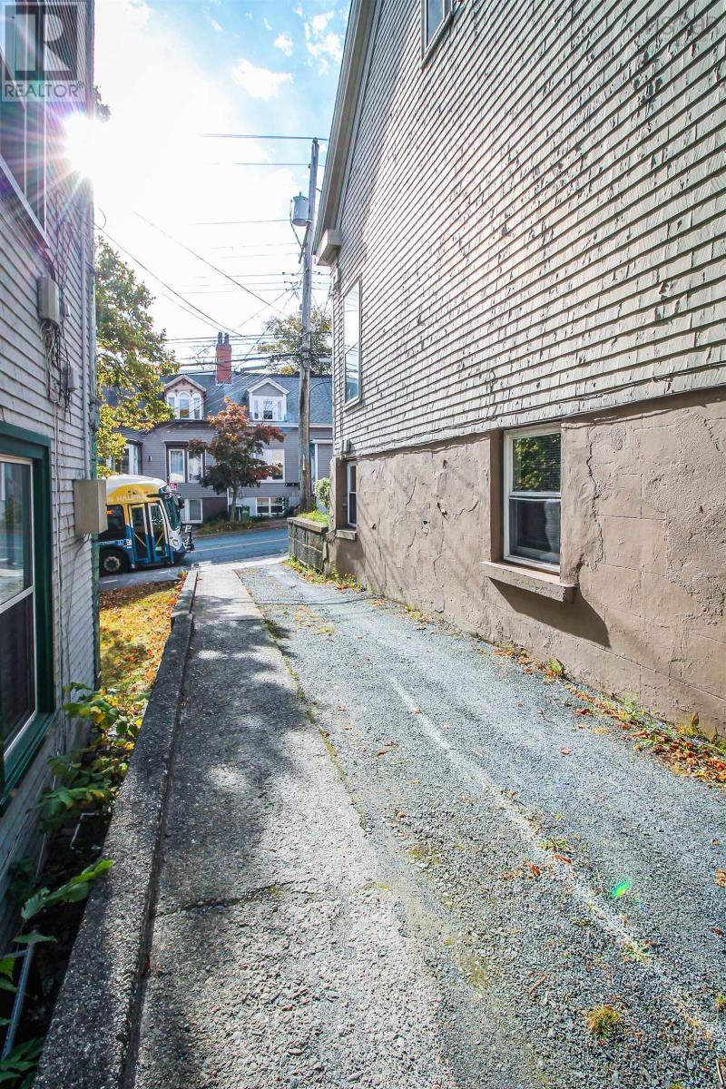 Property 22 of 36 of 5283 South Street