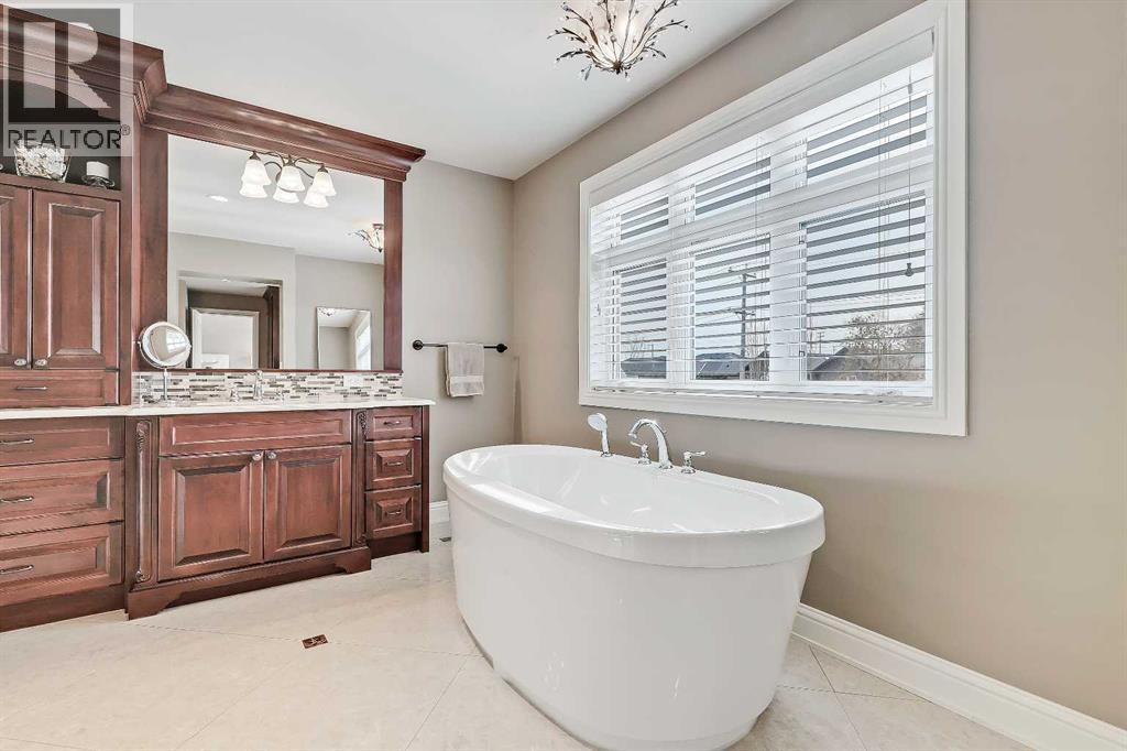 Single Family House for Sale in   Avenue SW Altadore Calgary 