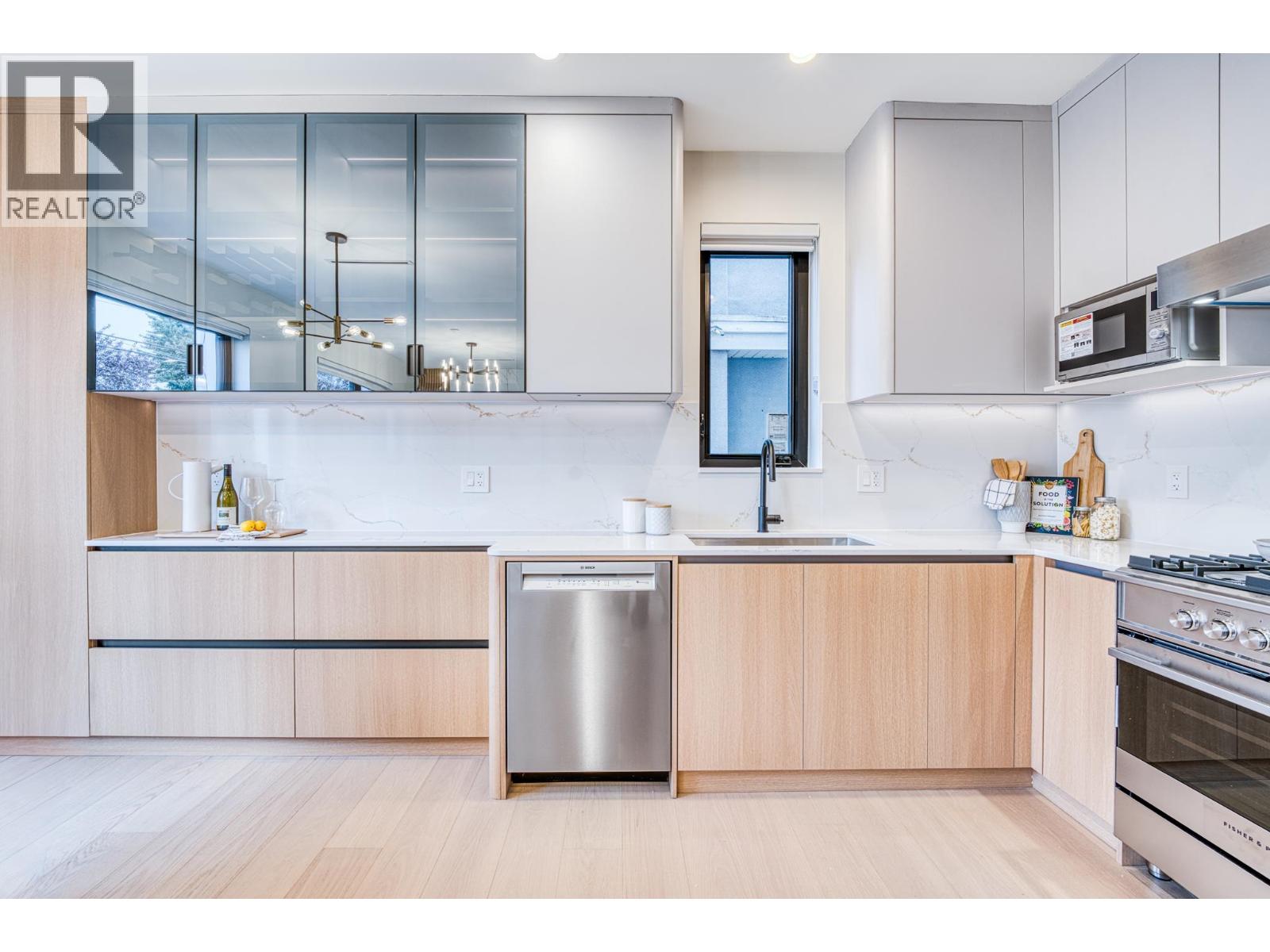 2 968 E 55TH AVENUE, Vancouver