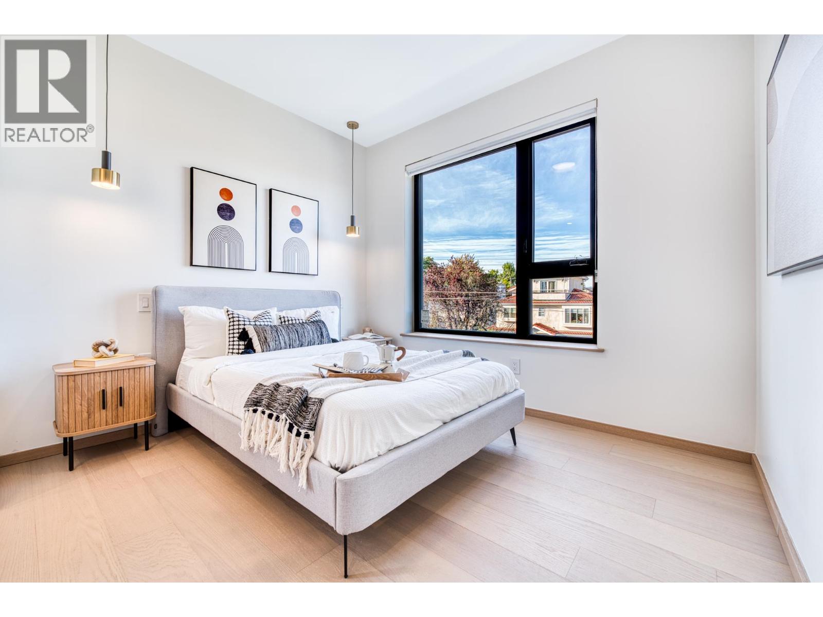 2 968 E 55TH AVENUE, Vancouver