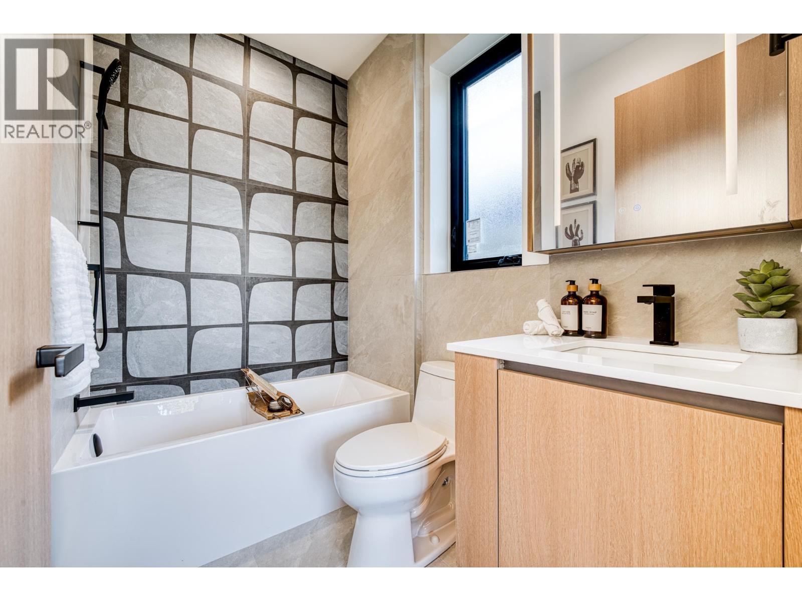 2 968 E 55TH AVENUE, Vancouver