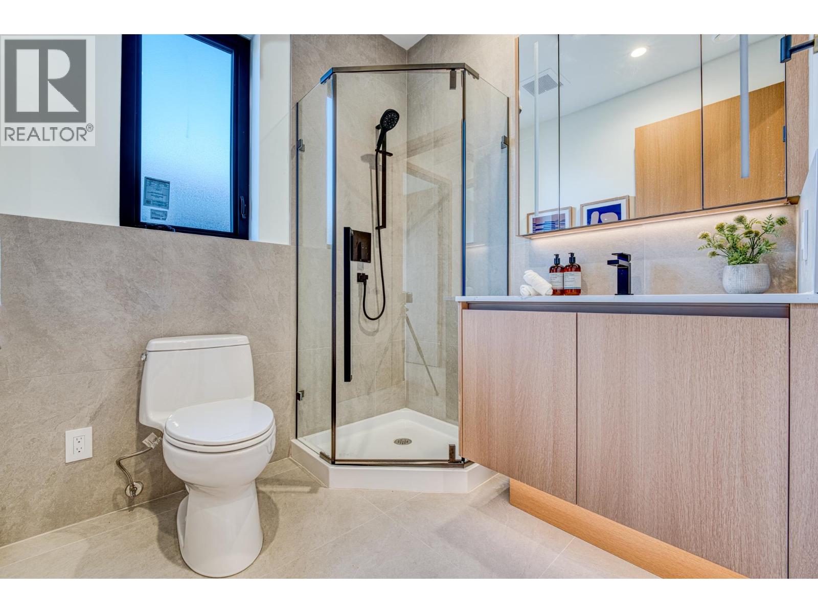 2 968 E 55TH AVENUE, Vancouver