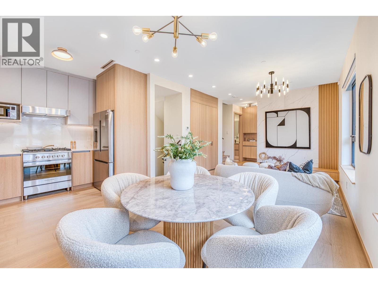 2 968 E 55TH AVENUE, Vancouver