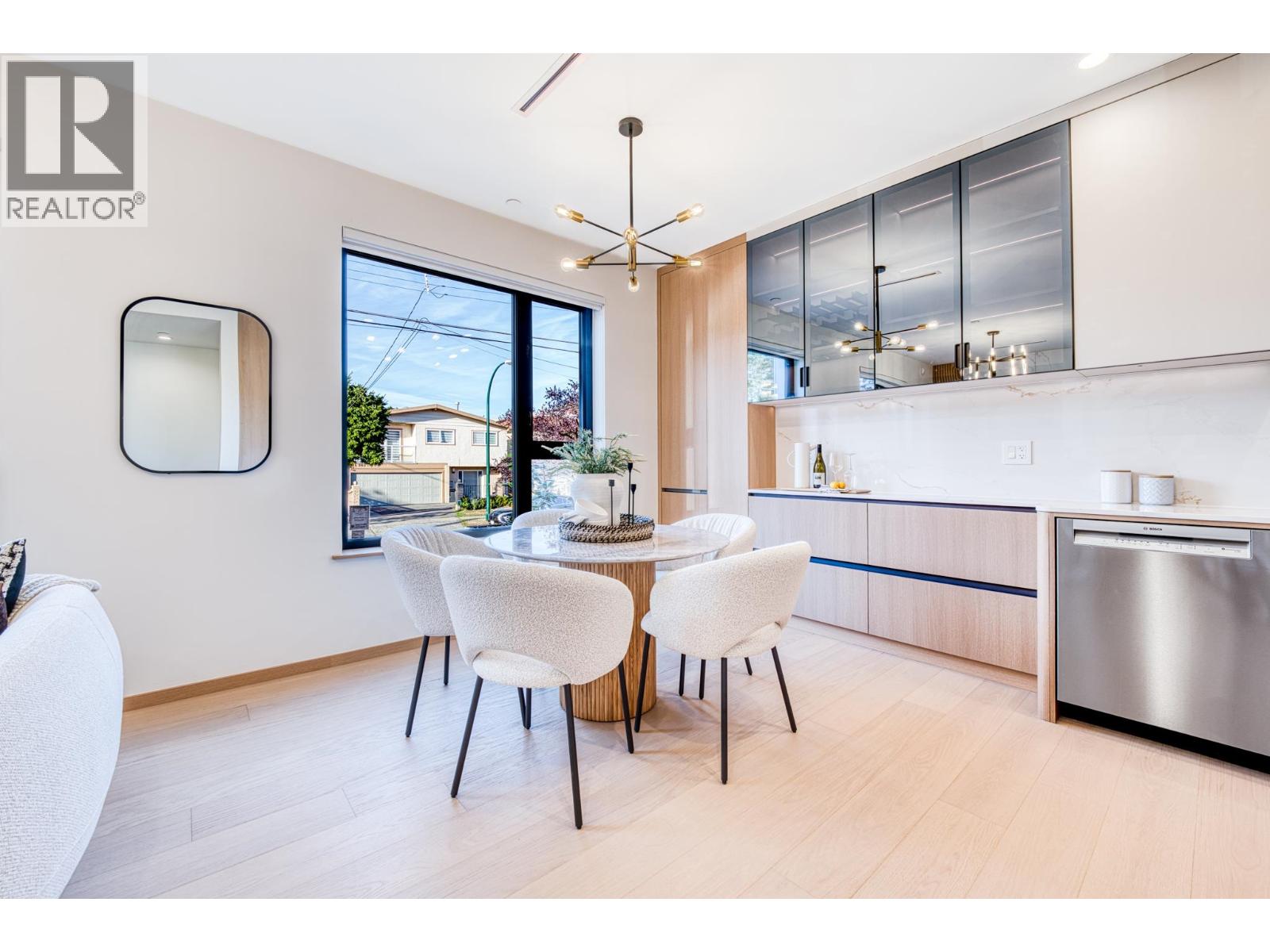 2 968 E 55TH AVENUE, Vancouver