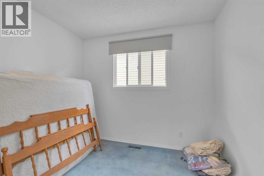 218 Pinemeadow Road NE, Calgary, Alberta