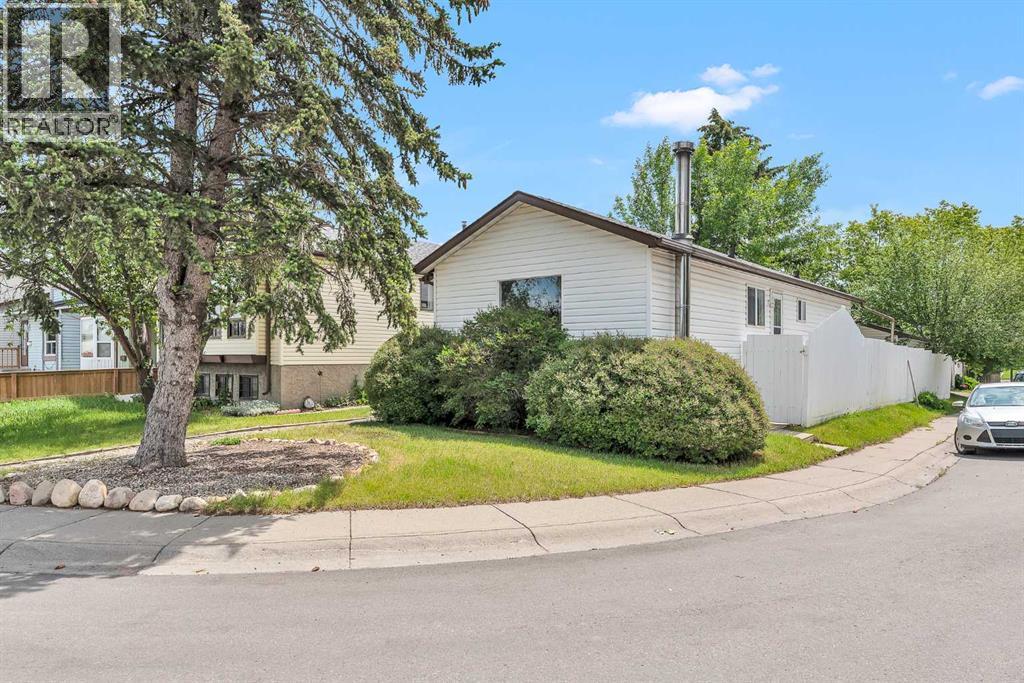 Single Family House Bungalow for Sale in  Pinemeadow Road NE Pineridge Calgary 