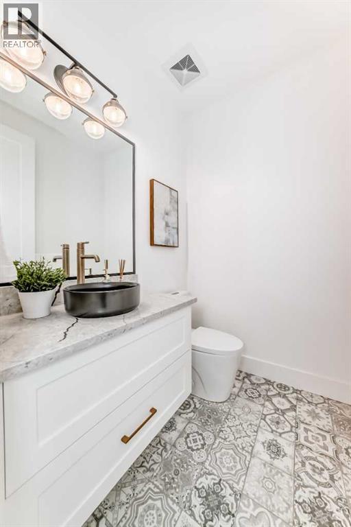 Single Family House for Sale in   Avenue SW North Glenmore Park Calgary 